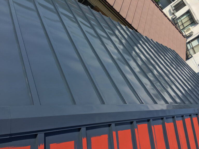 ガルバリウムの屋根　塗り替え工事